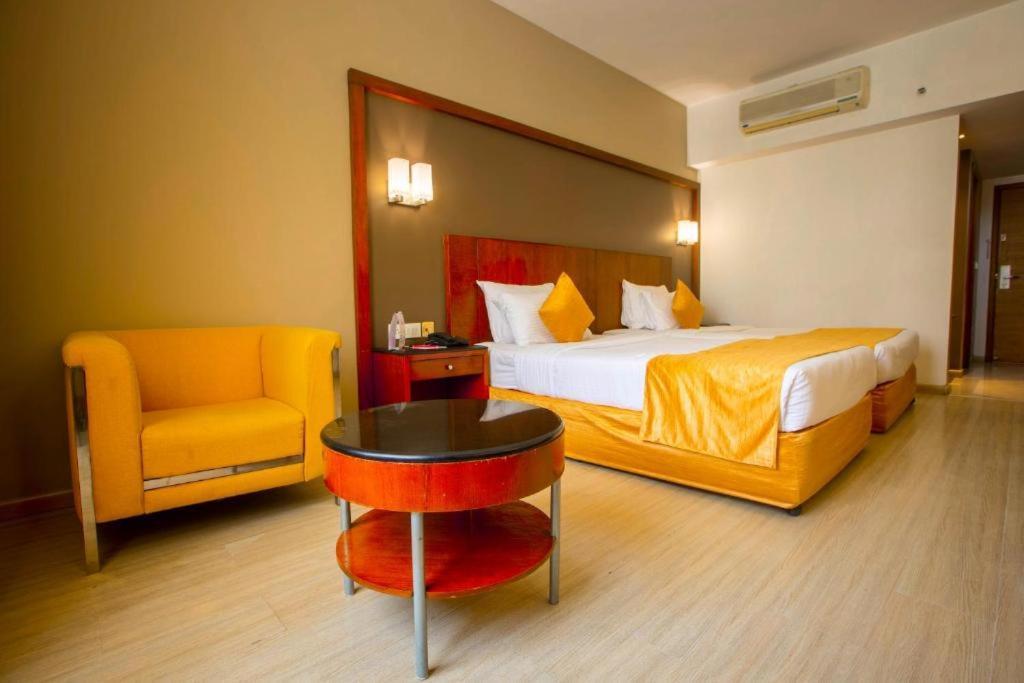 Hotel Evoma Bangalore Esterno foto
