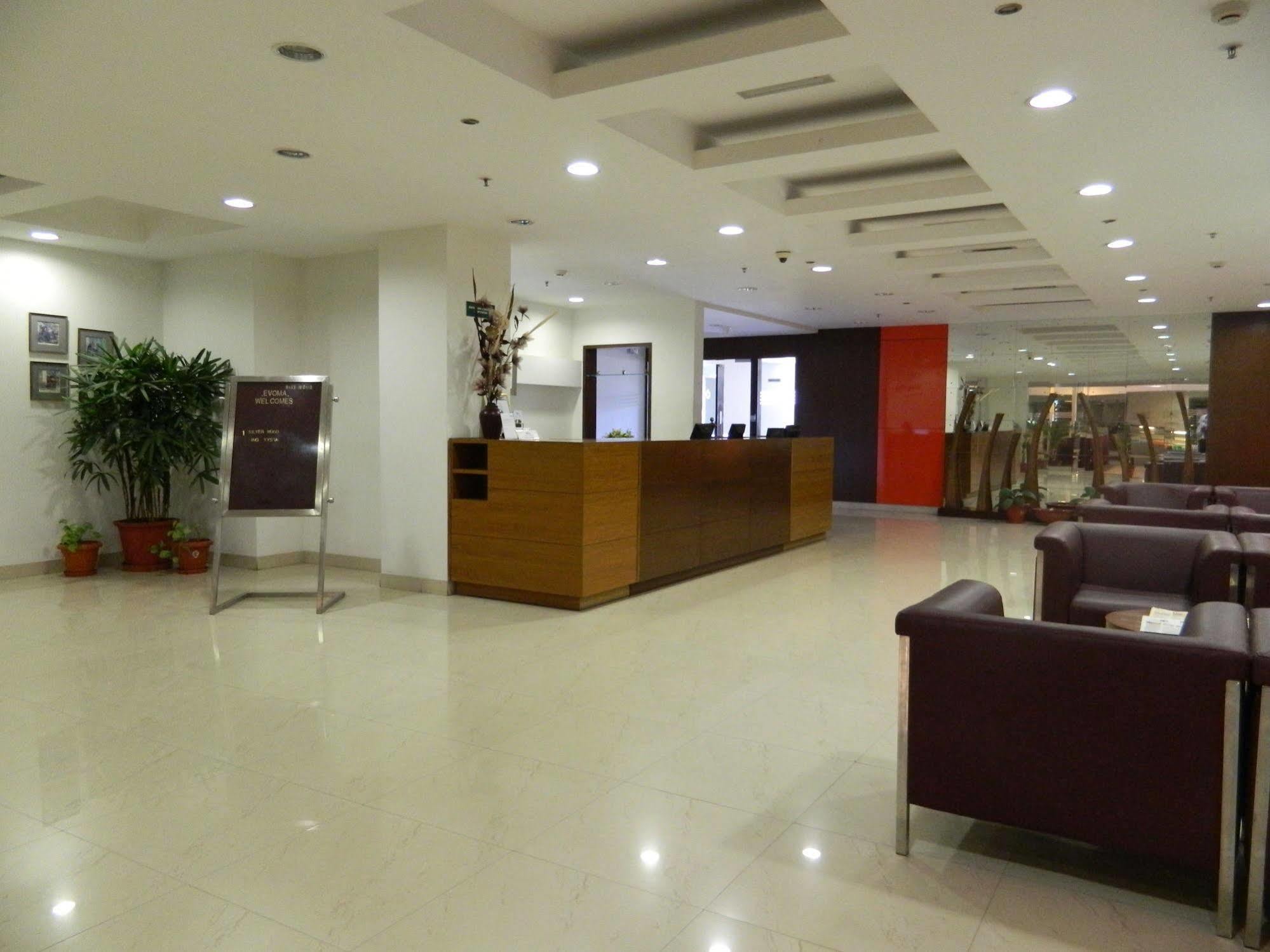 Hotel Evoma Bangalore Esterno foto