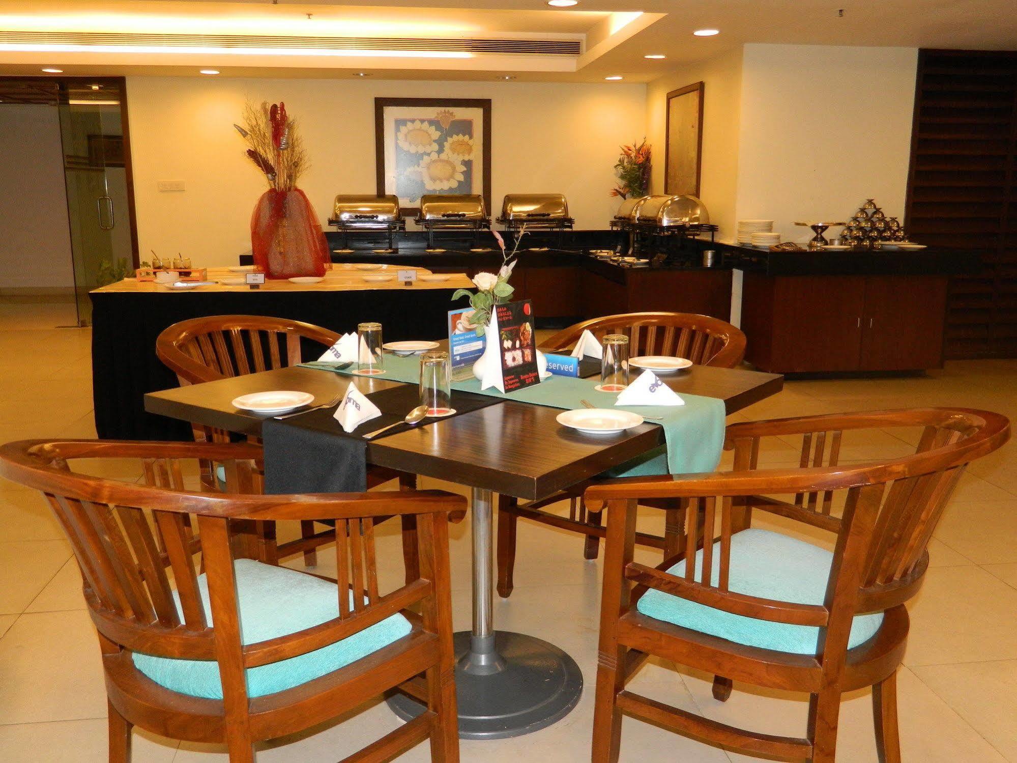 Hotel Evoma Bangalore Esterno foto