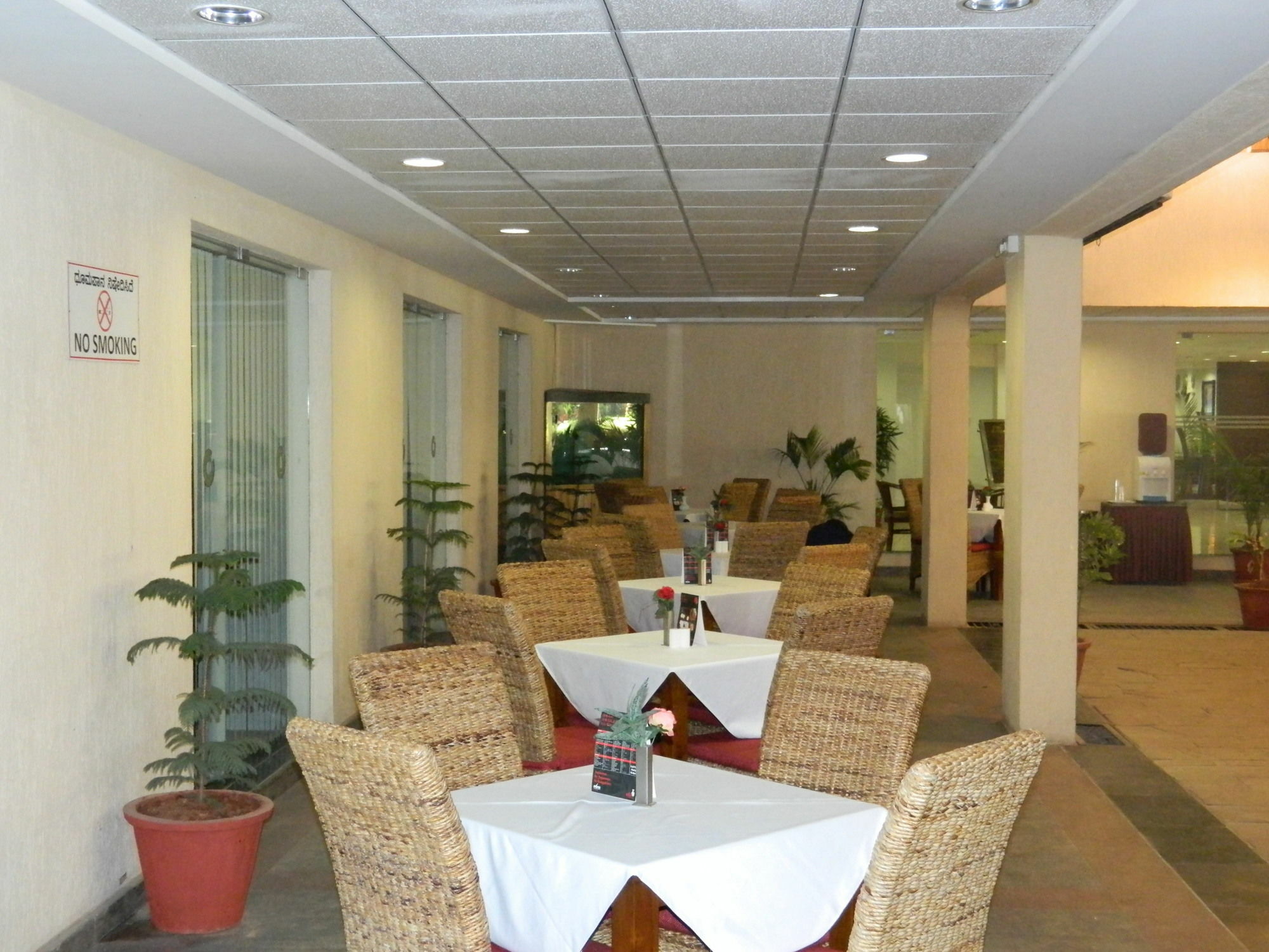 Hotel Evoma Bangalore Esterno foto